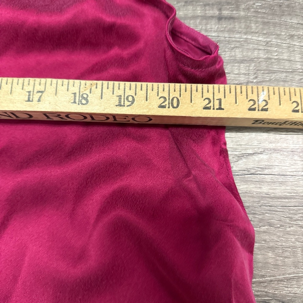 EILEEN FISHER • 100% silk sleeveless Blouse - Picture 3 of 6